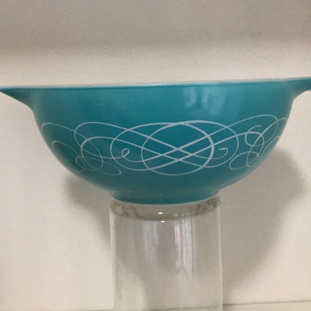Pyrex Cinderella 443 bowl. Turquoise,